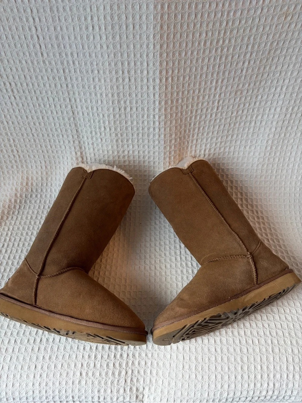 UGG Women’s Tall Bailey 3 Button Faux Fur Boot in Chestnut Size 10